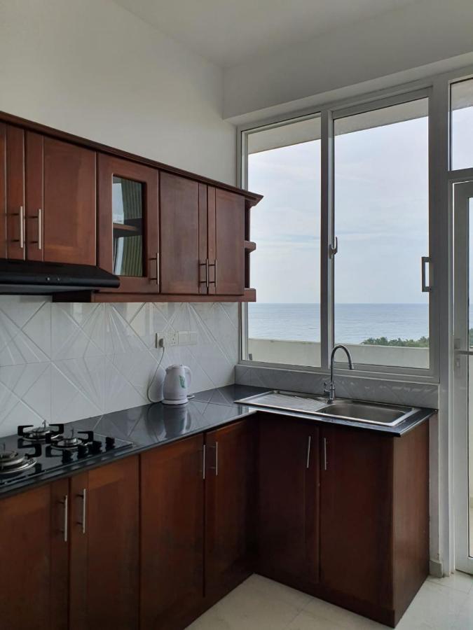 New 2 Bedroom Apartment, 100M Away From The Beach 拉维尼亚山 外观 照片