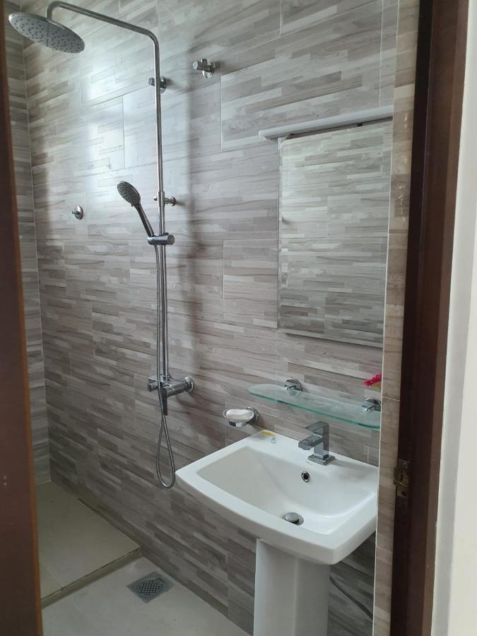 New 2 Bedroom Apartment, 100M Away From The Beach 拉维尼亚山 外观 照片