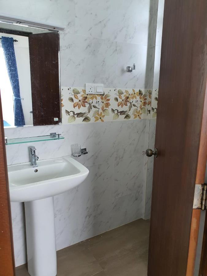 New 2 Bedroom Apartment, 100M Away From The Beach 拉维尼亚山 外观 照片