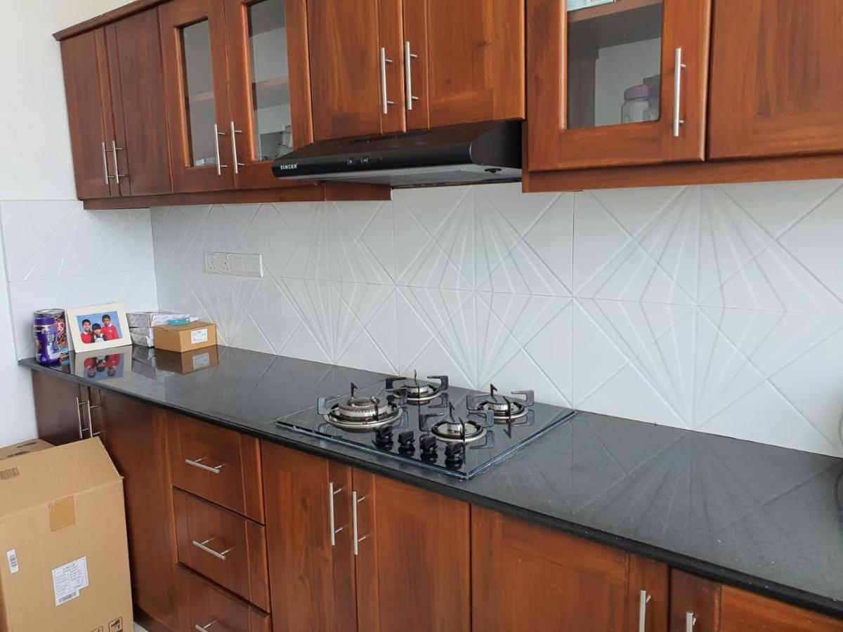New 2 Bedroom Apartment, 100M Away From The Beach 拉维尼亚山 外观 照片