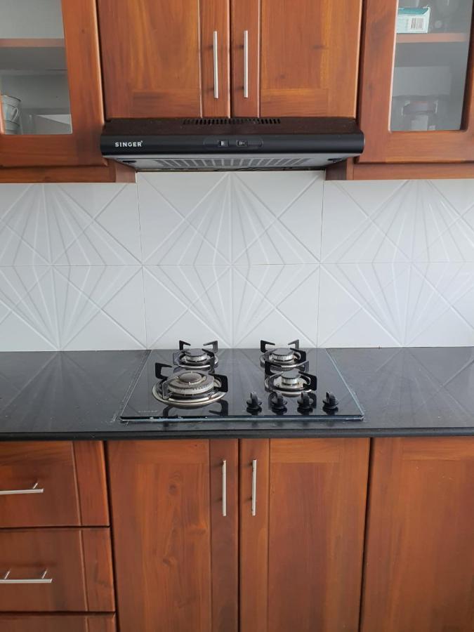 New 2 Bedroom Apartment, 100M Away From The Beach 拉维尼亚山 外观 照片